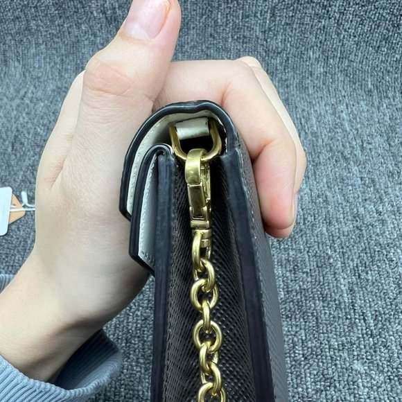 100% Authentic Prada Envelope Wallet on Chain Saffiano Leather - Picture 4 of 15